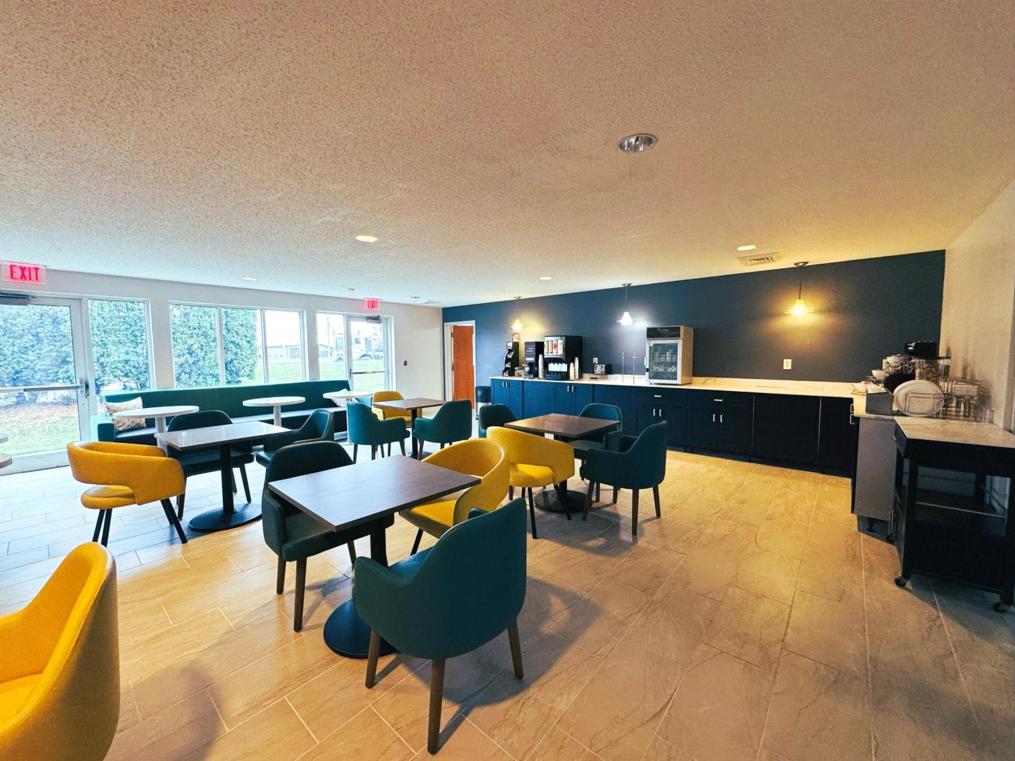Comfort Inn & Suites Sheboygan I-43 Exteriör bild
