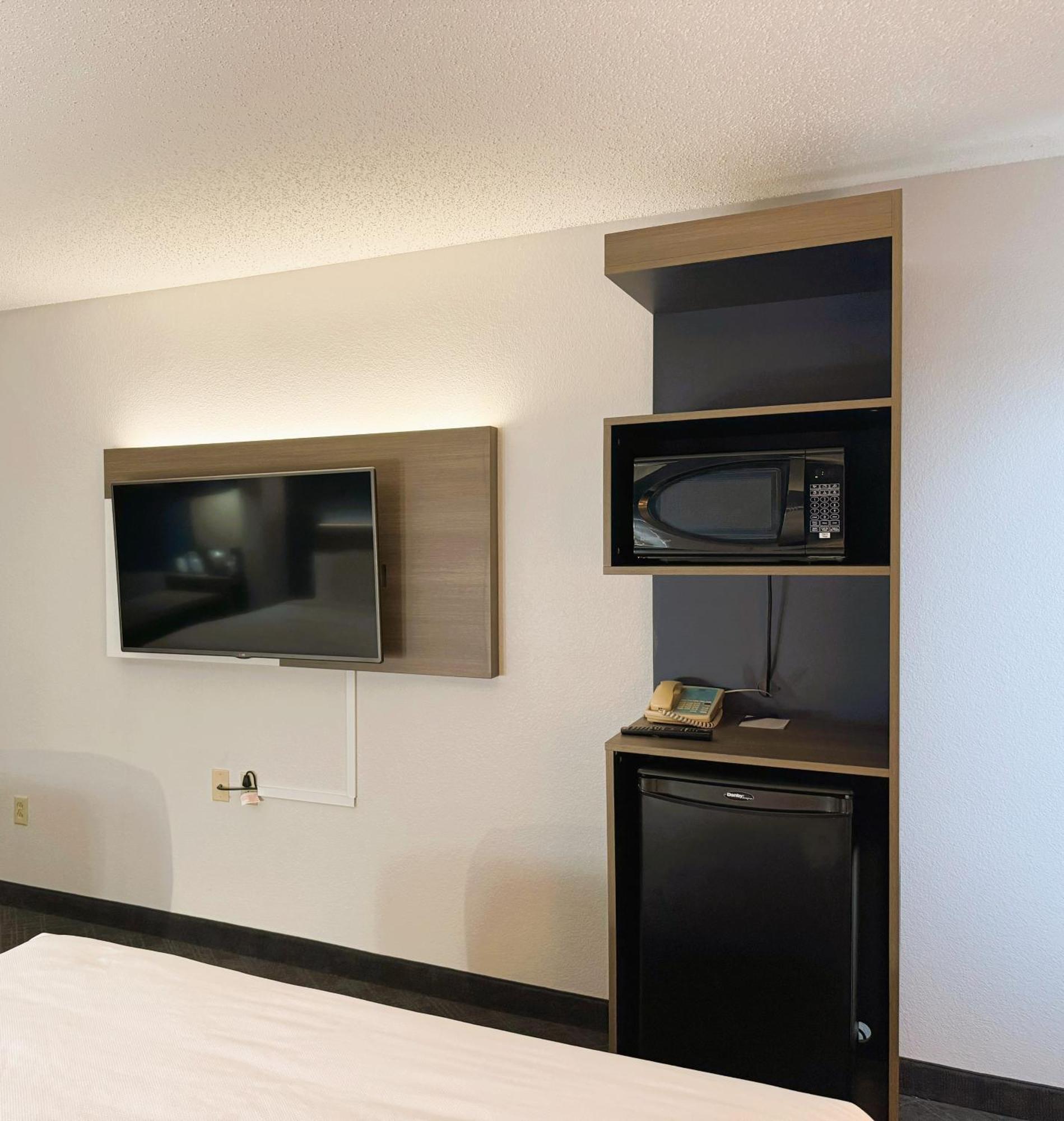 Comfort Inn & Suites Sheboygan I-43 Exteriör bild