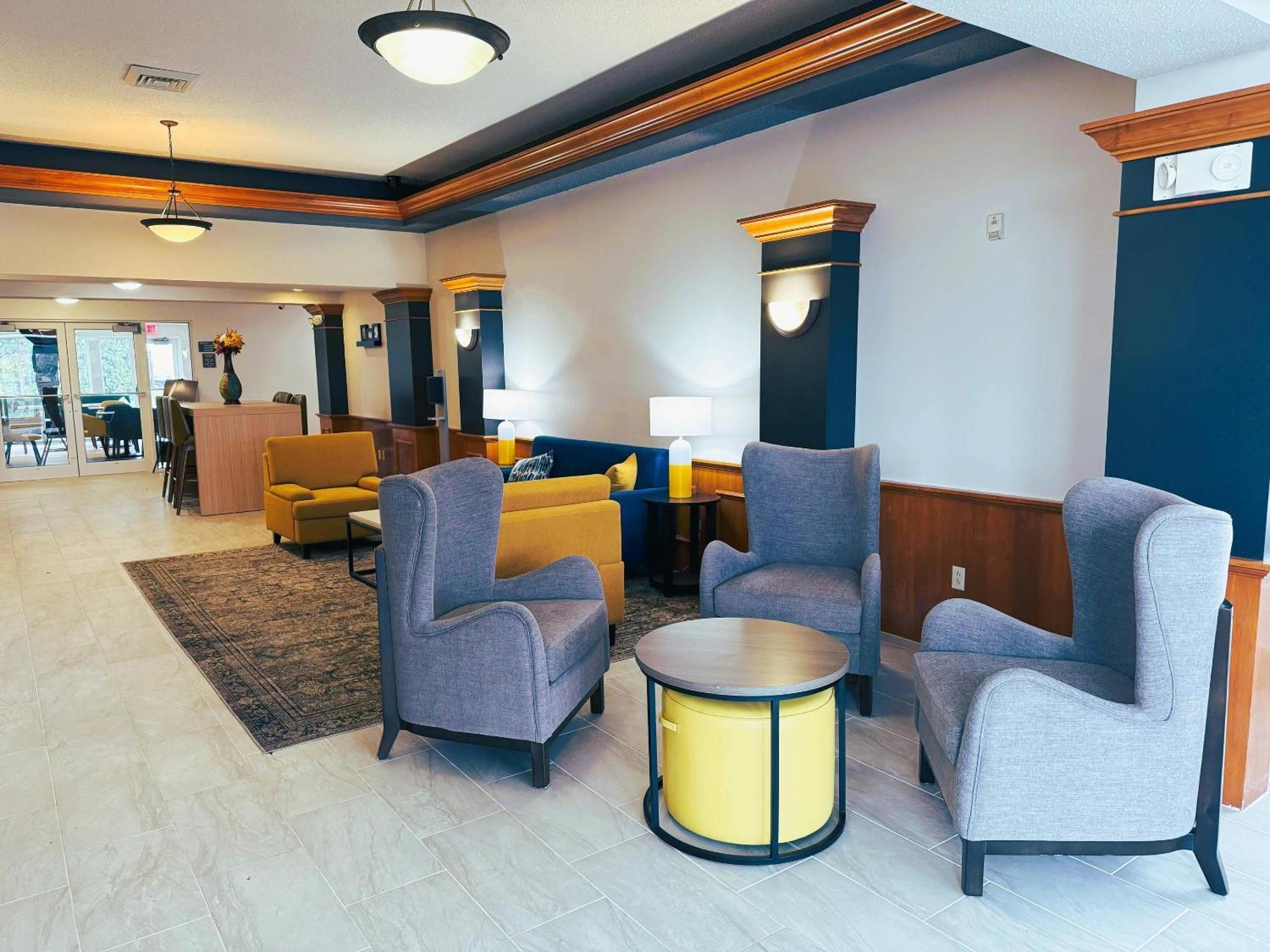 Comfort Inn & Suites Sheboygan I-43 Exteriör bild