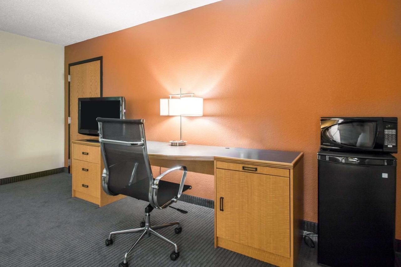 Comfort Inn & Suites Sheboygan I-43 Exteriör bild